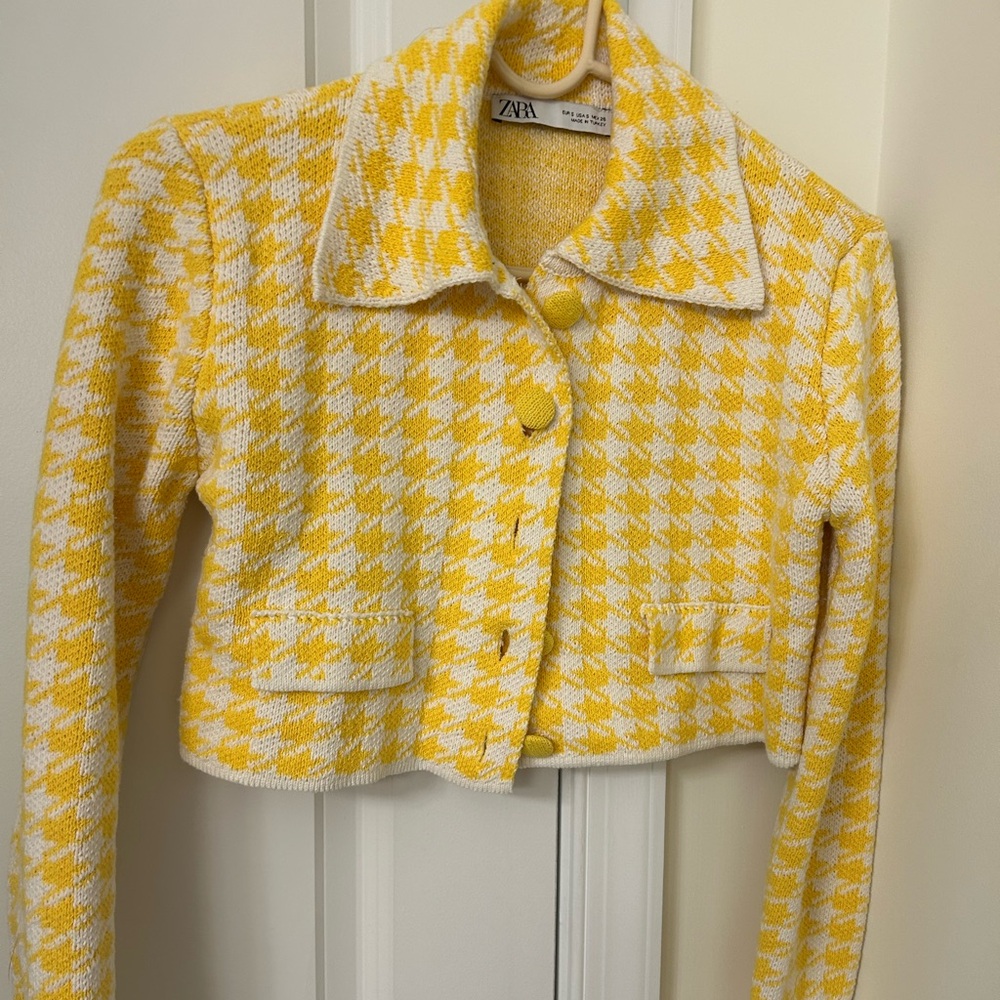Zara Yellow & White Houndstooth Cropped Jacket. Size Small